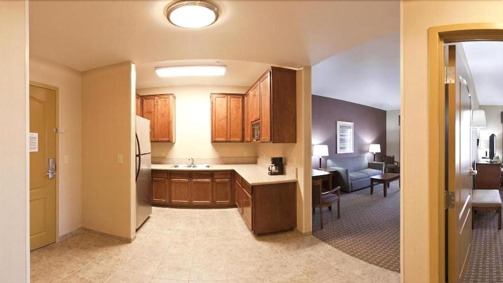 Holiday Inn Express Hotel & Suites Willows By Ihg Exterior photo