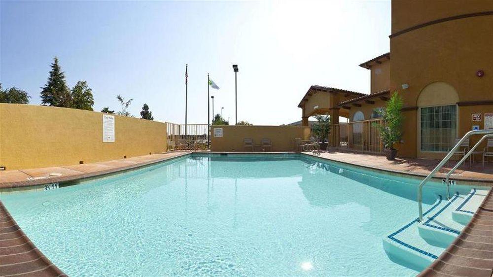Holiday Inn Express Hotel & Suites Willows By Ihg Exterior photo