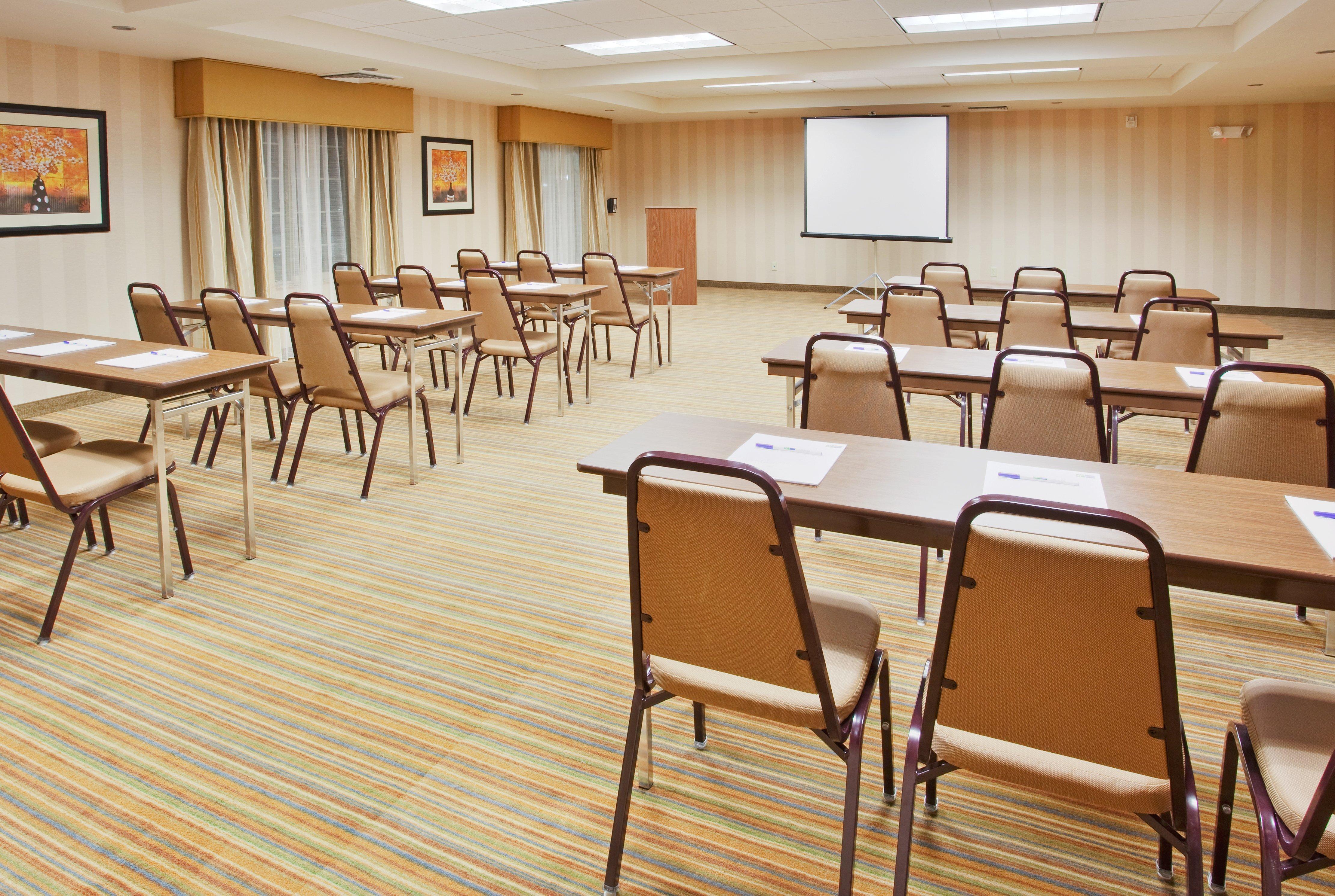 Holiday Inn Express Hotel & Suites Willows By Ihg Exterior photo