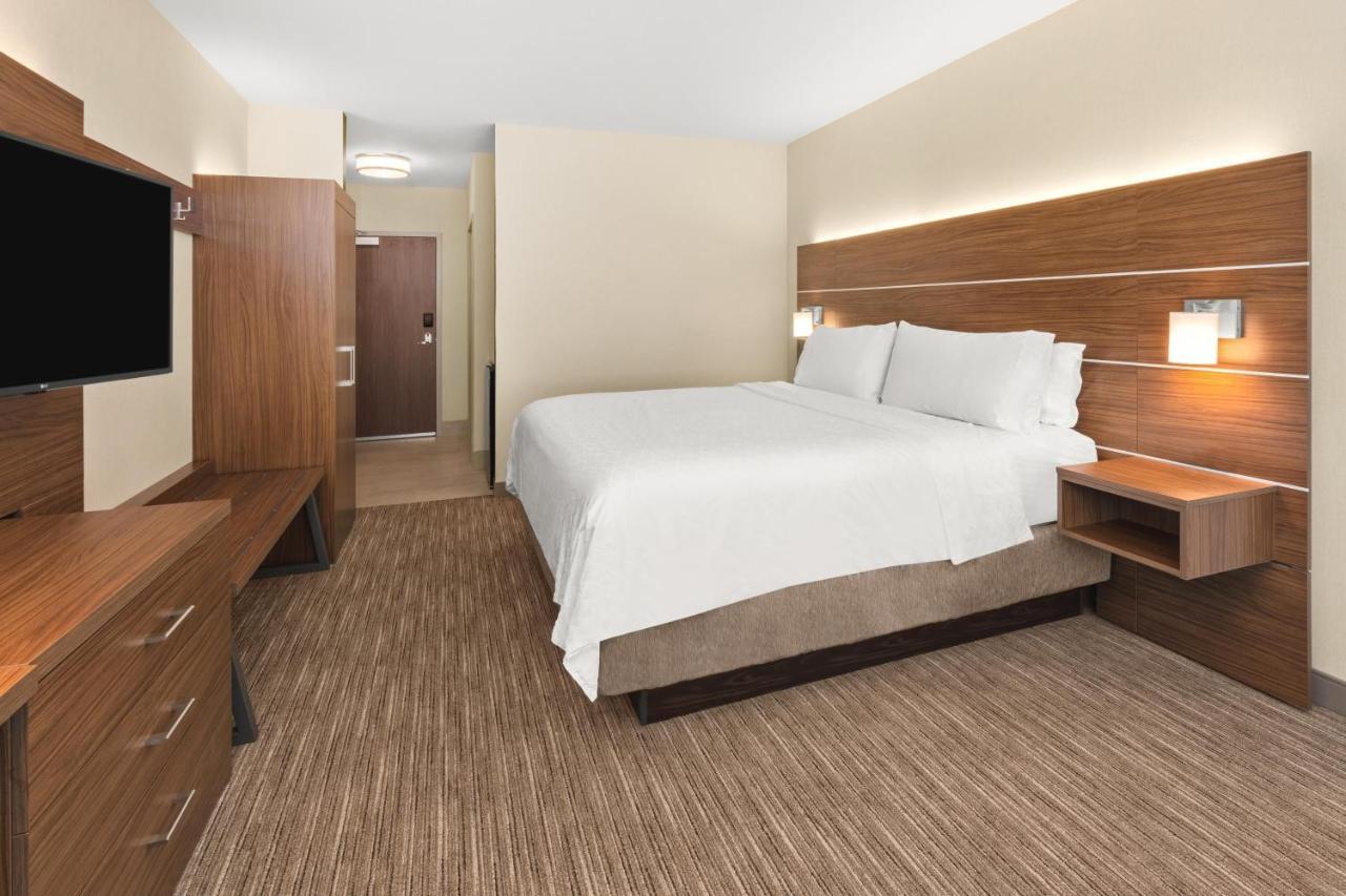 Holiday Inn Express Hotel & Suites Willows By Ihg Exterior photo
