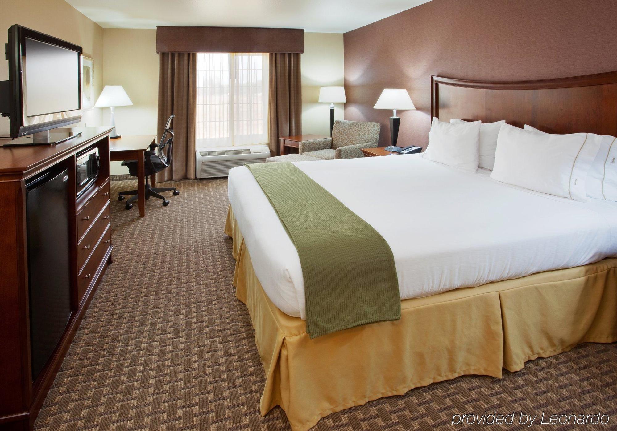 Holiday Inn Express Hotel & Suites Willows By Ihg Exterior photo